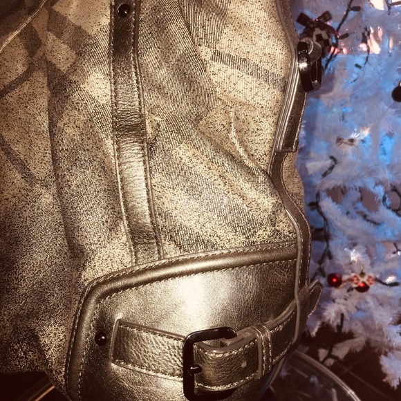 Authentic Burberry Tote Metallic Gray - Picture 4 of 10